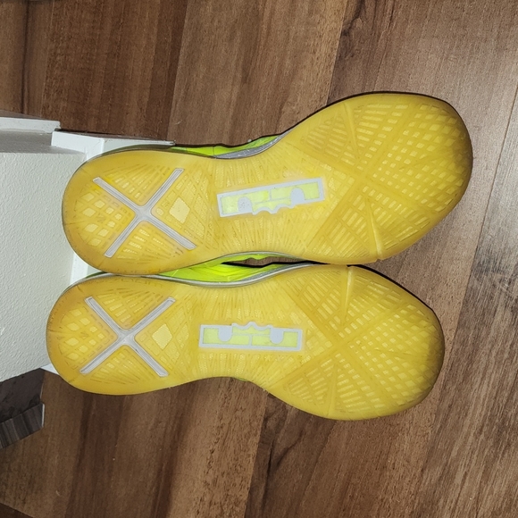 Nike LeBron 10 - Picture 4 of 9